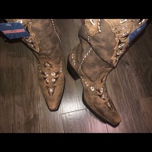 Like New Cowgirl Boots